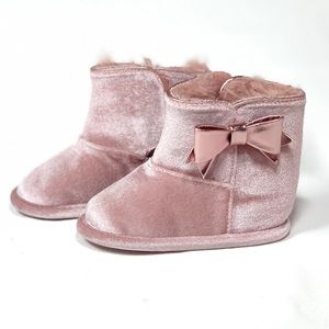 Aldo Baby Boots in Pink Crib Shoes